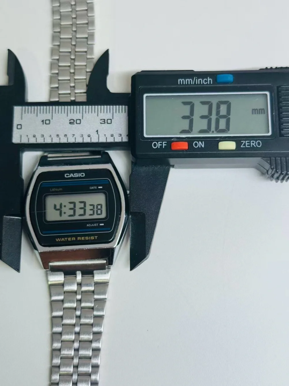 Vintage Casio Digital Men’s Watch Water Resist Quartz 33mm New Battery Runs